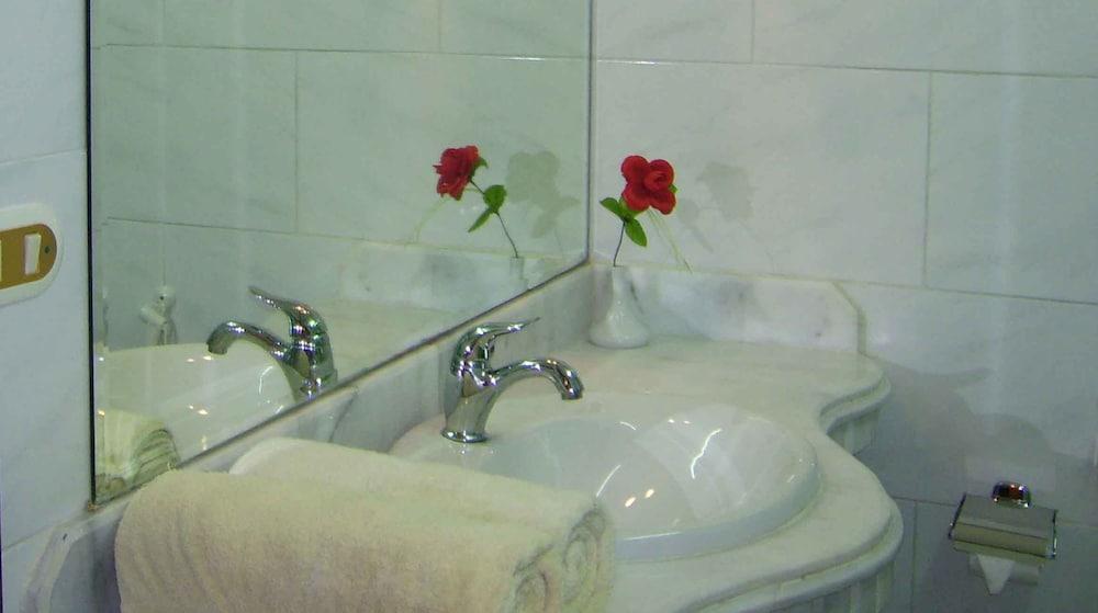 Alexandria Mediterranean Suites Extérieur photo
